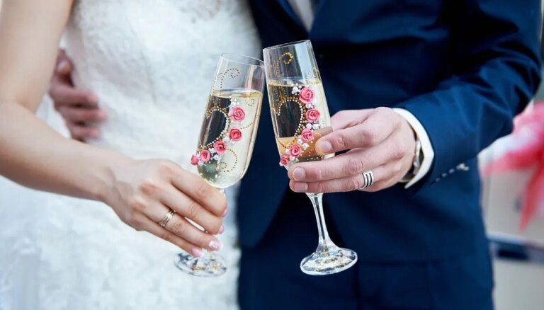 Boissons signature de mariage, idées de cocktails de mariage personnalisés