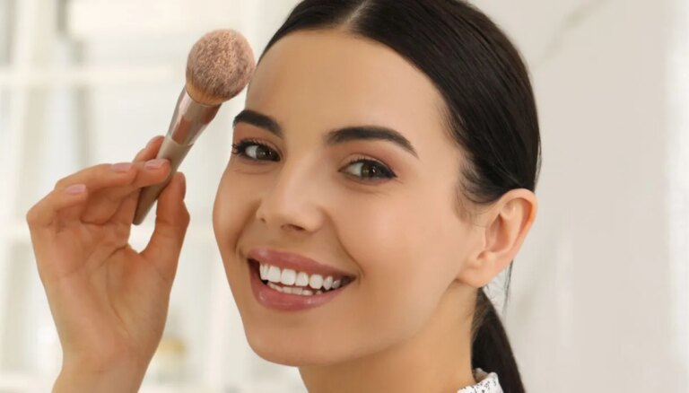 Comment nettoyer les pinceaux souillés de maquillage : l&rsquo;appareil à acheter