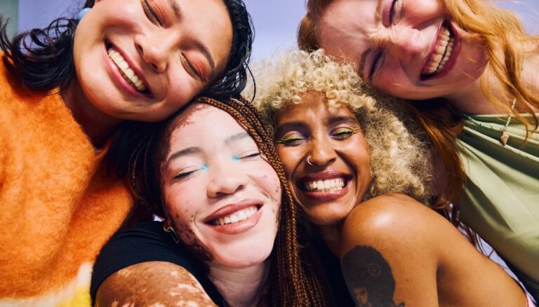 Des lèvres aux sourcils, toutes les tendances maquillage à tester ce printemps 2026