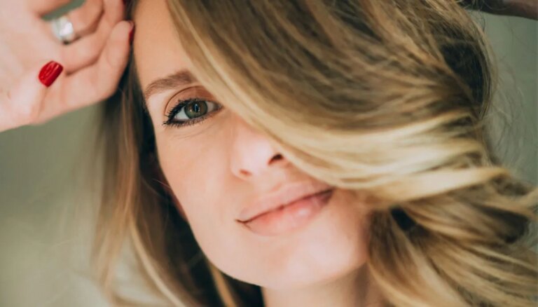 Le meilleur sérum et shampoing anti-chute qui fonctionne