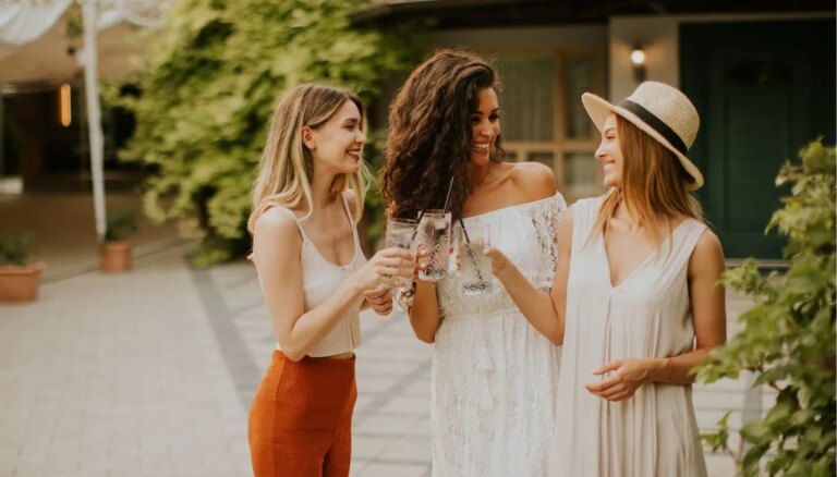 Les looks qui sauvent la saison des mariages : tendances 2026 pour les invités