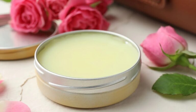 Les parfums solides sont la solution confortable et chic pour avoir toujours votre parfum préféré avec vous