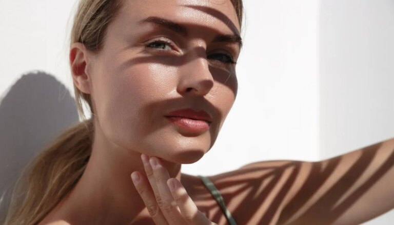 Il s&rsquo;appelle Aussie Girl Glam et c&rsquo;est la dernière évolution du maquillage « soleil » à essayer cet été.
