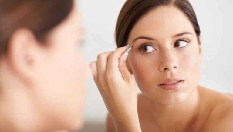 Les meilleurs pochoirs à sourcils à acheter