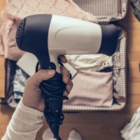 Votre coiffure sera en sécurité avec les sèche-cheveux de voyage, même à des kilomètres de distance