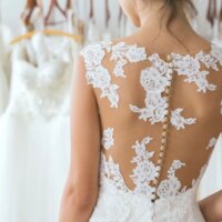 Robes formelles dos nu, que porter sous la robe