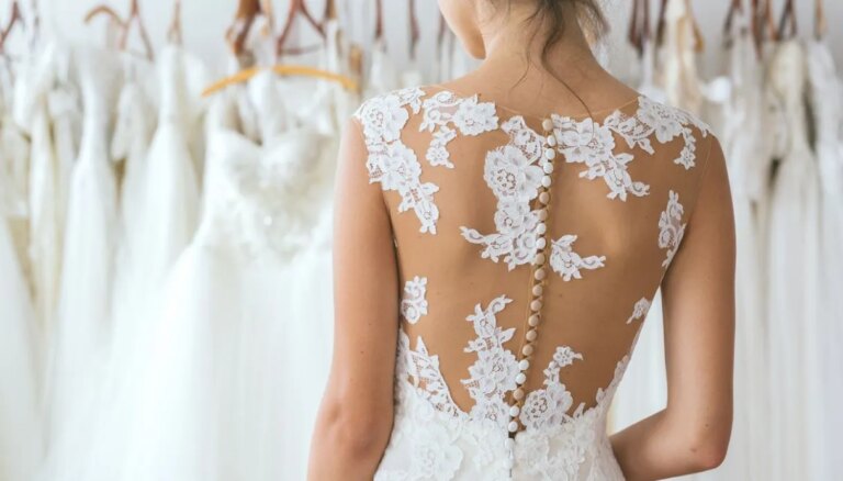 Robes formelles dos nu, que porter sous la robe