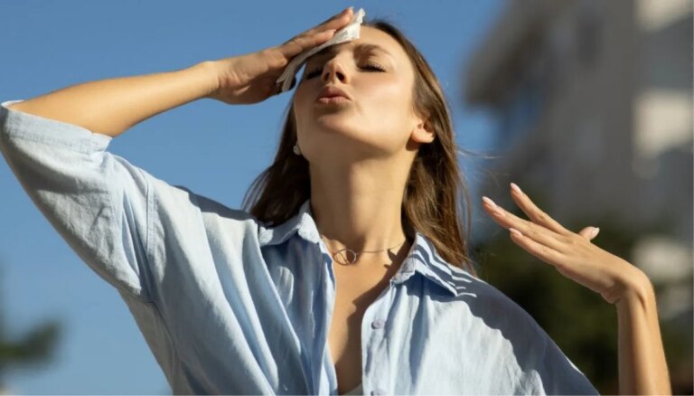 Ce spray respirant est la solution ultime contre la transpiration du visage et du corps (maintenant en vente)