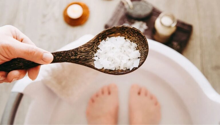 Comment prendre un bain de pieds froid contre la chaleur