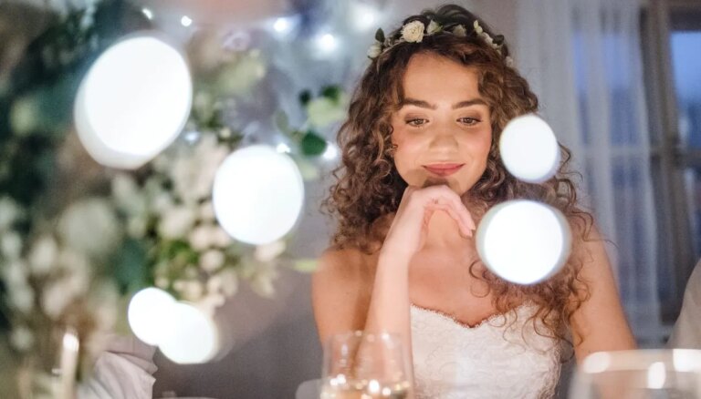 Anxiété sociale du mariage : comment planifier un mariage agréable, même pour ceux qui arrivent seuls