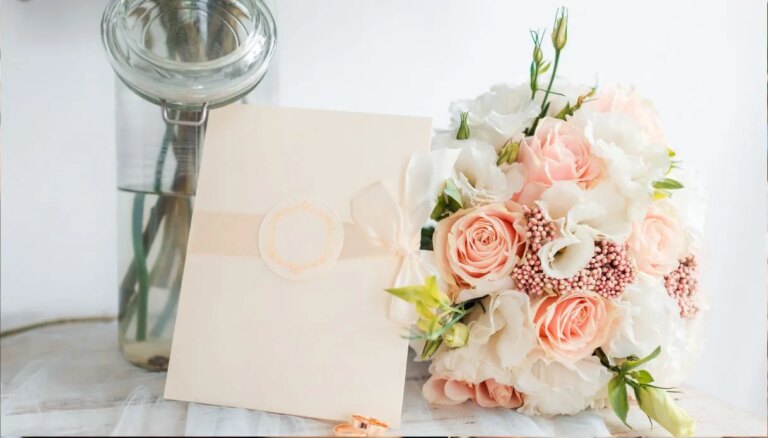 Carte d&rsquo;information, qu&rsquo;est-ce que c&rsquo;est et comment l&rsquo;insérer dans la suite nuptiale