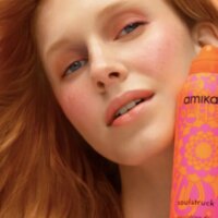 Le masque sans rinçage amika Soulstruck répare les cheveux abîmés en un seul spray
