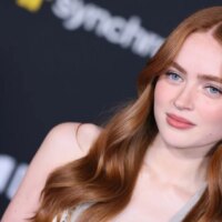 Les cheveux sont teints en rouge (comme le feuillage) pour l&rsquo;automne. Les plus belles nuances à essayer