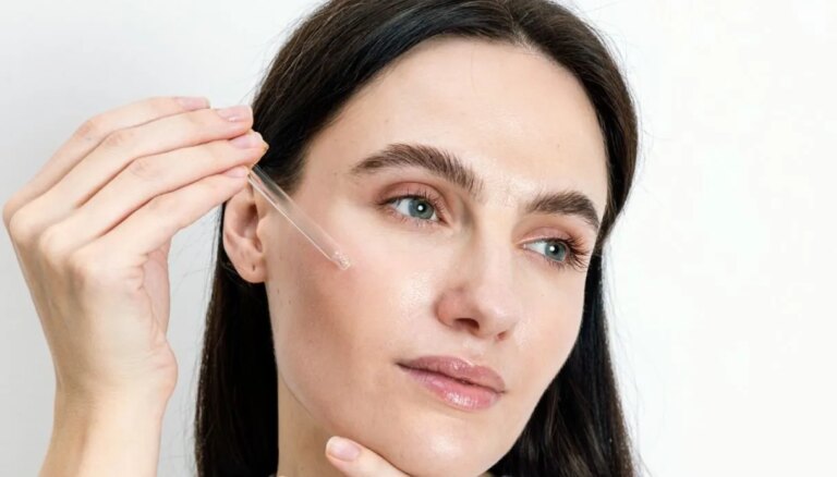 Un teint lisse et sans imperfections grâce au sérum pour le visage le plus vendu actuellement proposé