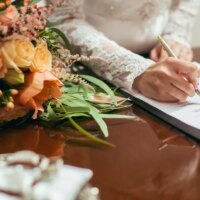 Témoins de mariage lors d&rsquo;une cérémonie civile : combien sont réellement nécessaires et quelles conditions doivent-ils remplir
